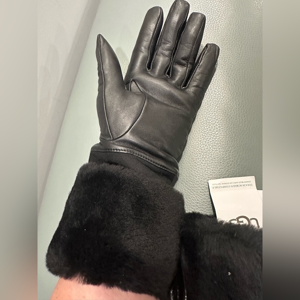 UGG Black Leather Shearling Gloves - Picture 6 of 7